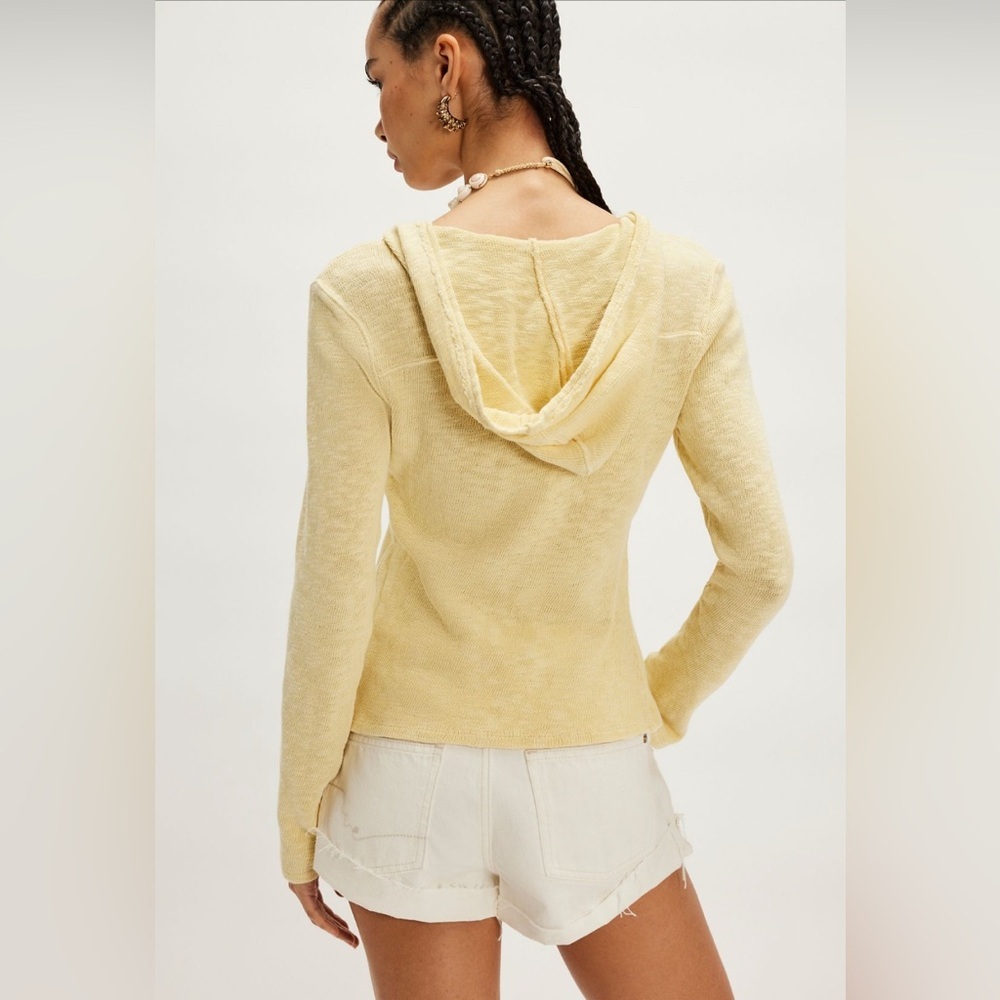 We The Free Speed Drive Hooded Long Sleeve NWT Size M in Mellow Yellow